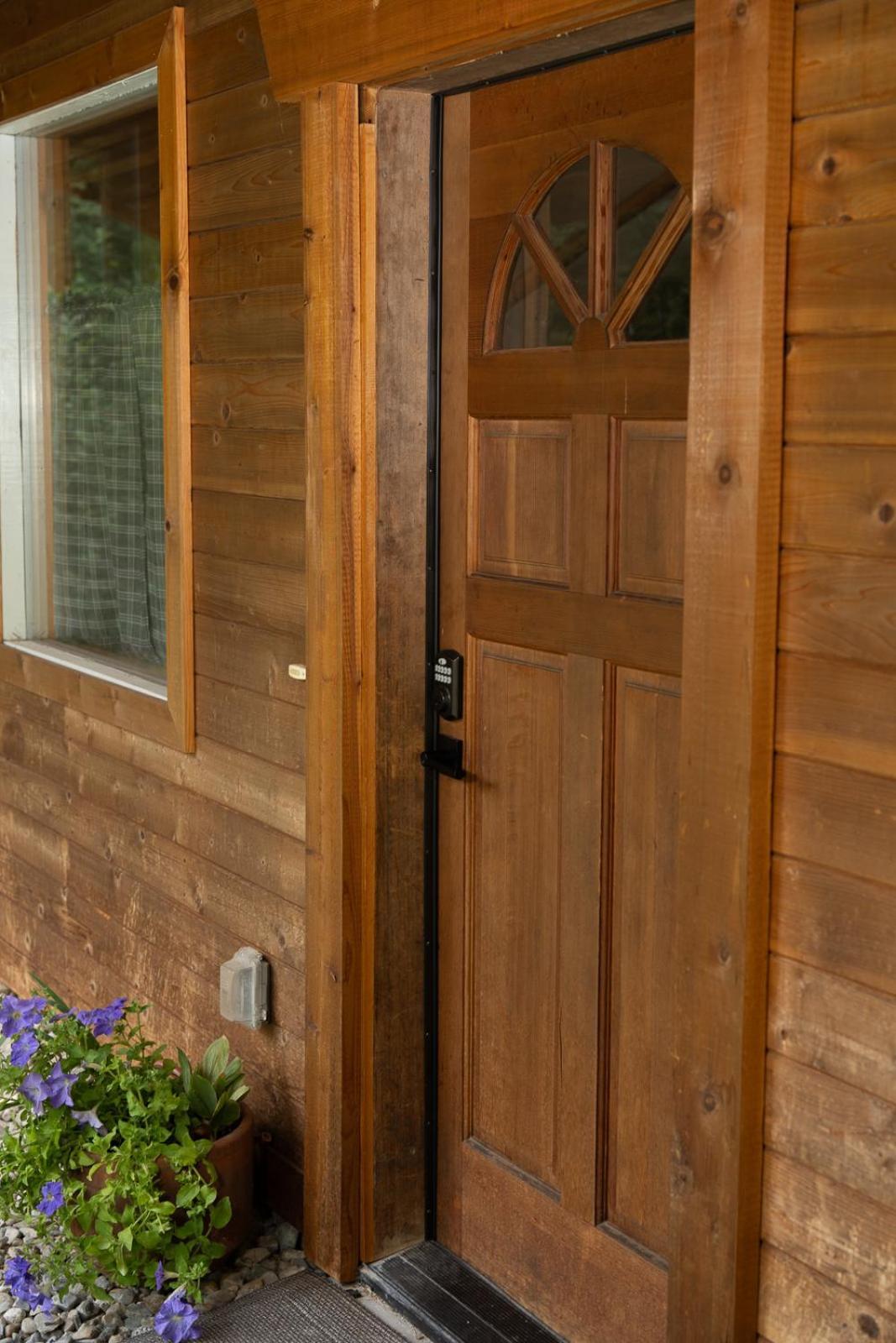 Cedar Cabin Near Silverwood Spirit Lake Exterior photo